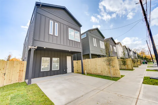 $2,175 | 1207 Dewalt Street, Houston, TX 77088