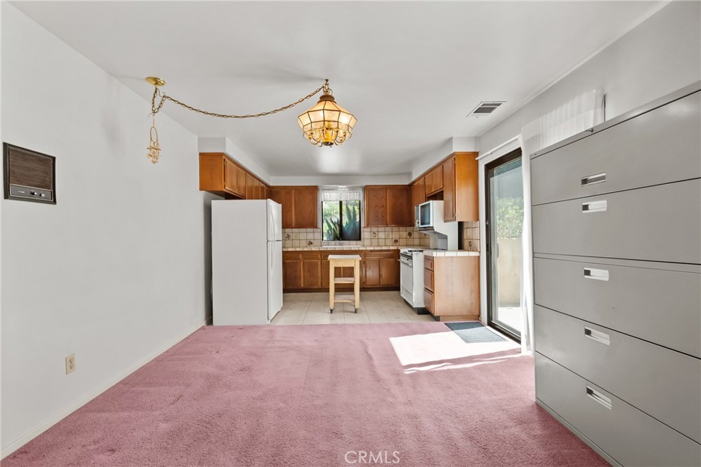 2425 Duval Road Camarillo, CA 93012 - Photo 28 of 45 guest suite
