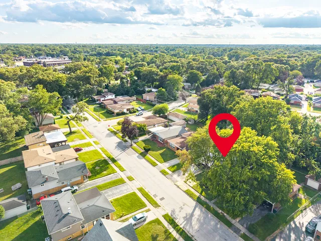 $245,000 | 17212 Hawthorne Drive, East Hazel Crest, IL 60429