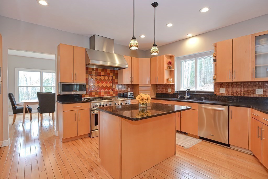 33 Rocky Woods Road Hopkinton, MA 01748 - Photo 15 of 42