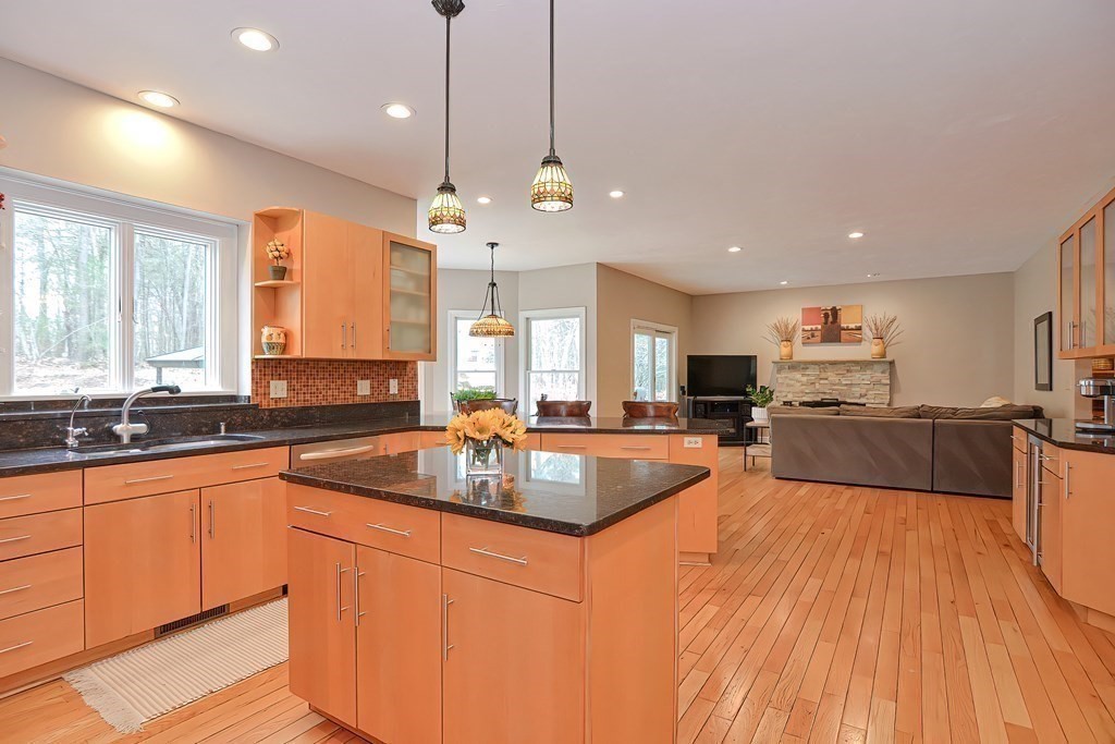 33 Rocky Woods Road Hopkinton, MA 01748 - Photo 16 of 42