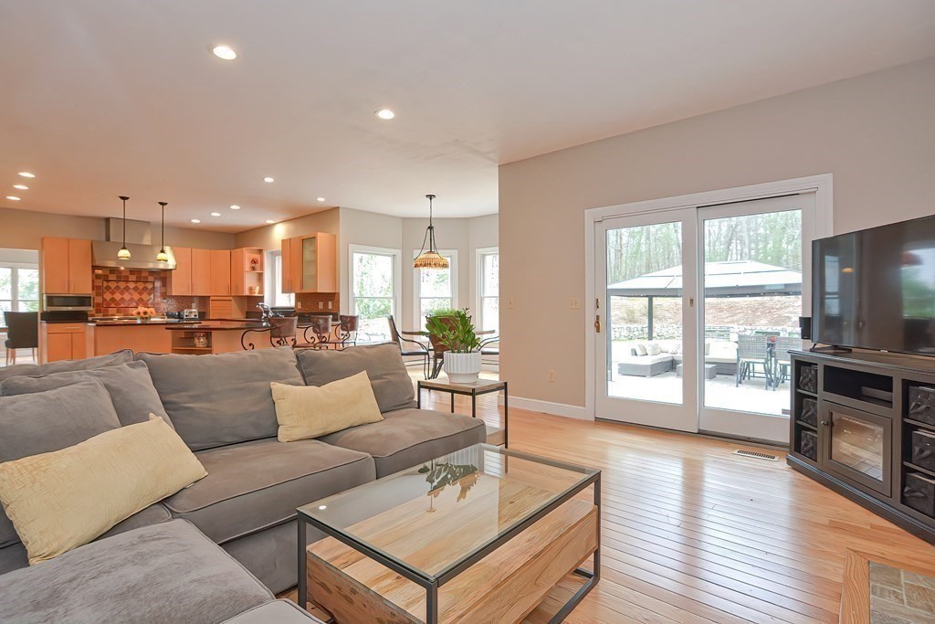 33 Rocky Woods Road Hopkinton, MA 01748 - Photo 17 of 42