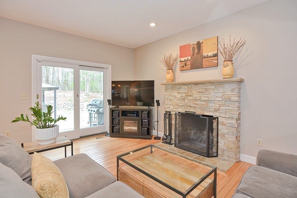 33 Rocky Woods Road Hopkinton, MA 01748 - Photo 18 of 42