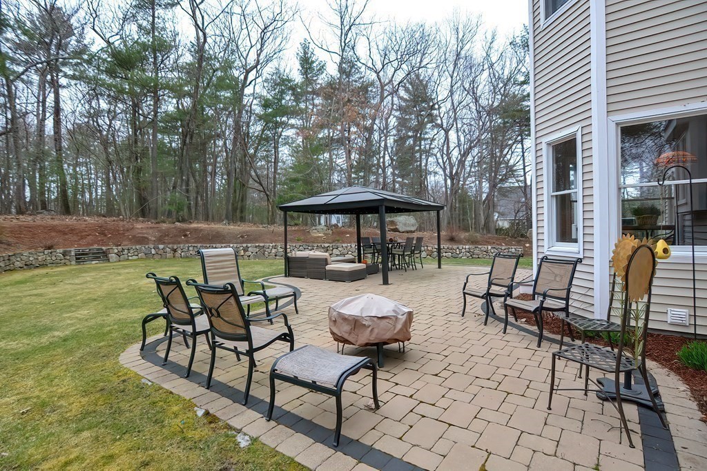 33 Rocky Woods Road Hopkinton, MA 01748 - Photo 7 of 42