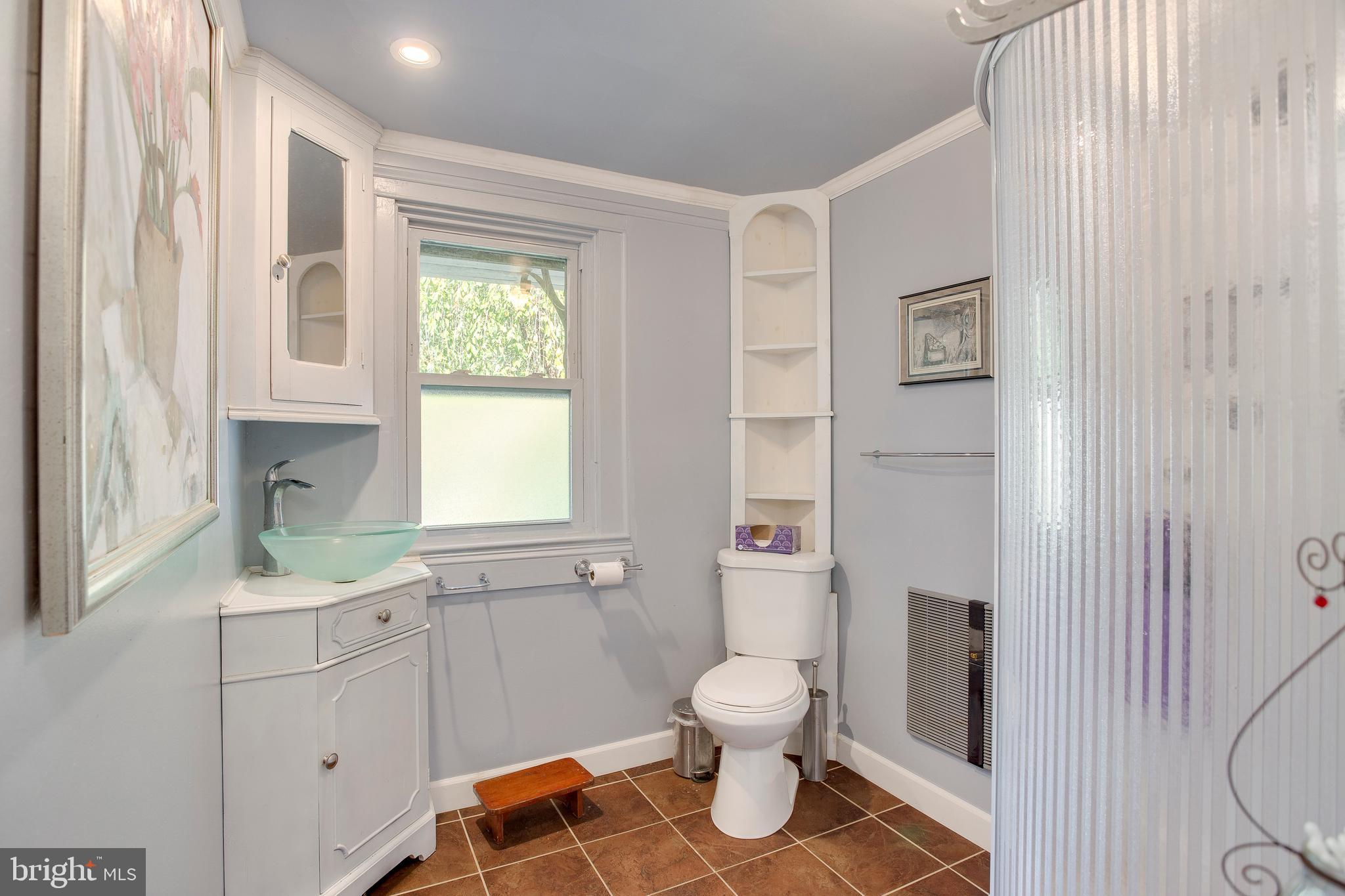 730 Londontown Road Edgewater, MD 21037 - Photo 18 of 43 Full Bath on main floor