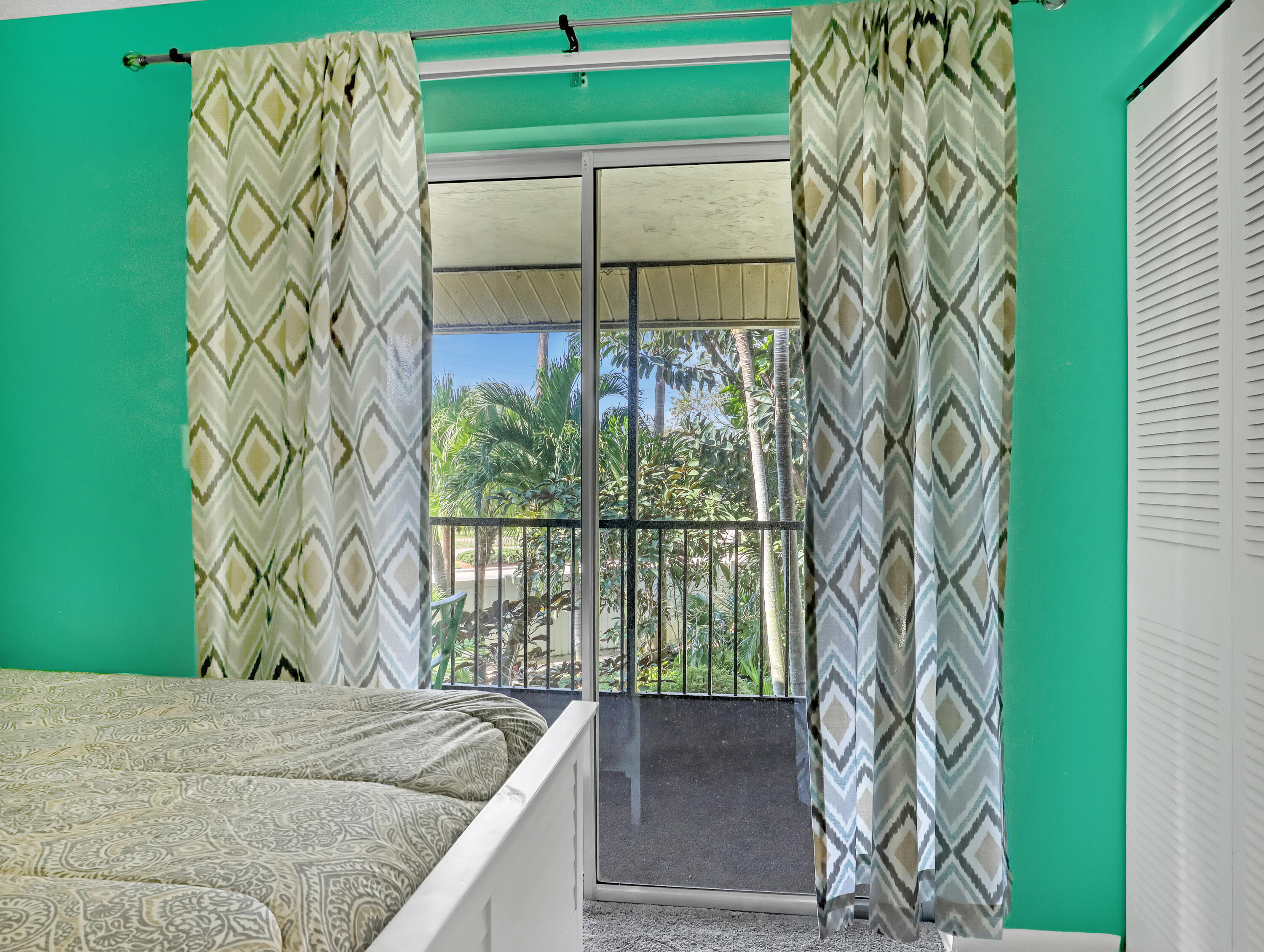 6552 Chasewood Drive, Unit H Jupiter, FL 33458 - Photo 25 of 33 a bedroom with a bed and a window