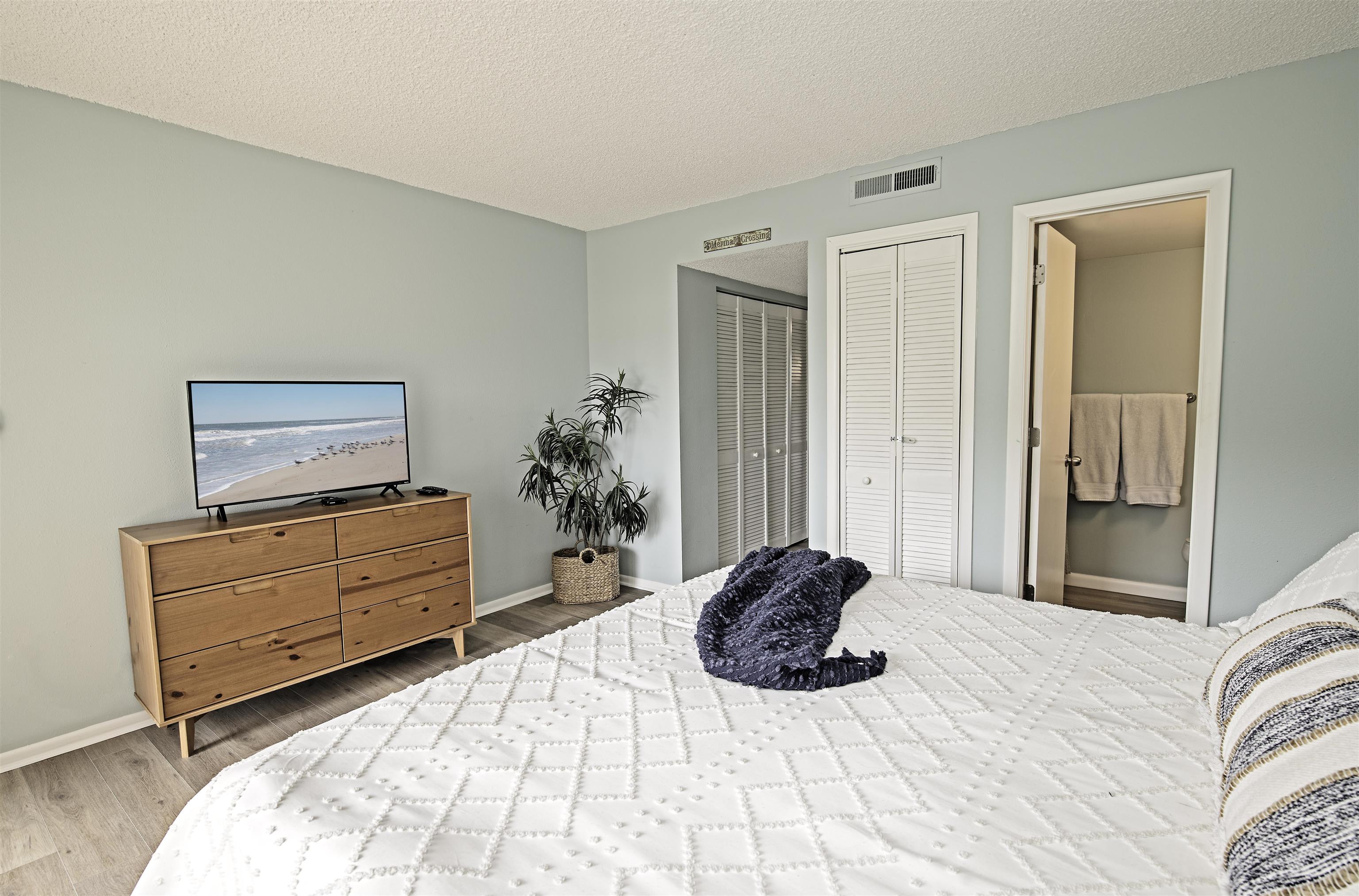 4 Ocean Trace Road, Unit 119 St. Augustine, FL 32080 - Photo 15 of 35 a bedroom with a bed and a dresser