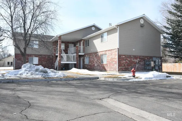 $180,000 | 264 North 3rd West, Rexburg, ID 83440