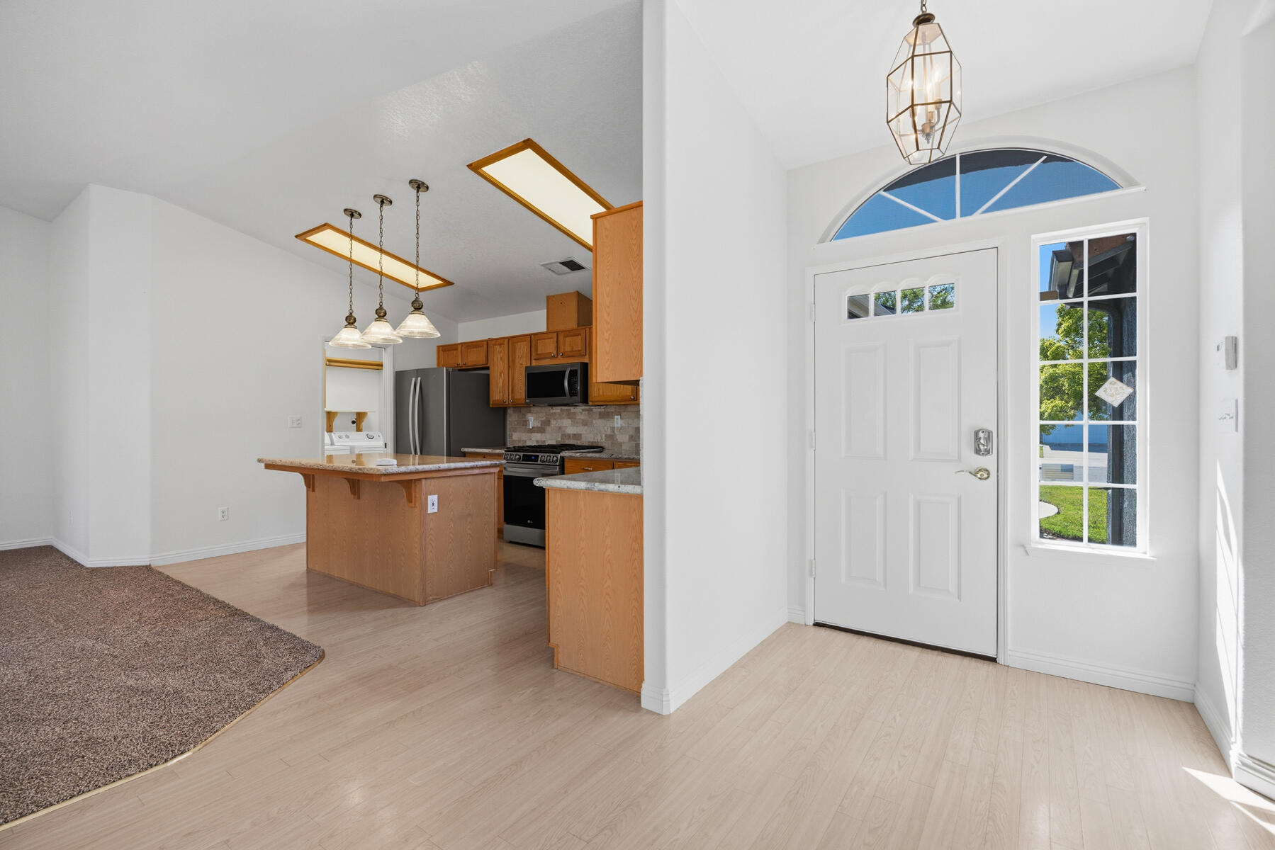 1752 Modoc Avenue Tulare, CA 93274 - Photo 6 of 45 06 - Interior of Front Door