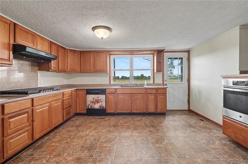 15496 Southeast Norton Road Kincaid, KS 66039 - Photo 10 of 66
