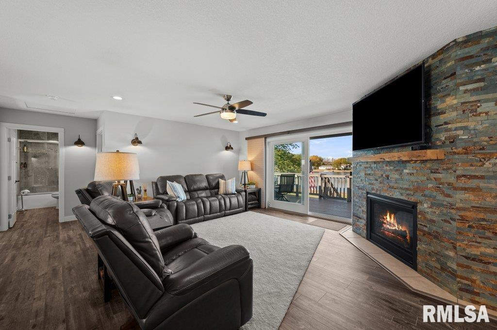 2405 South Shore Drive Moline, IL 61265 - Photo 13 of 38