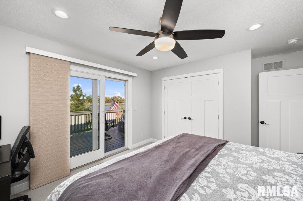 2405 South Shore Drive Moline, IL 61265 - Photo 17 of 38