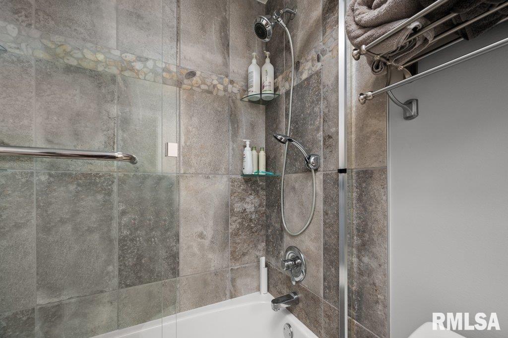 2405 South Shore Drive Moline, IL 61265 - Photo 20 of 38