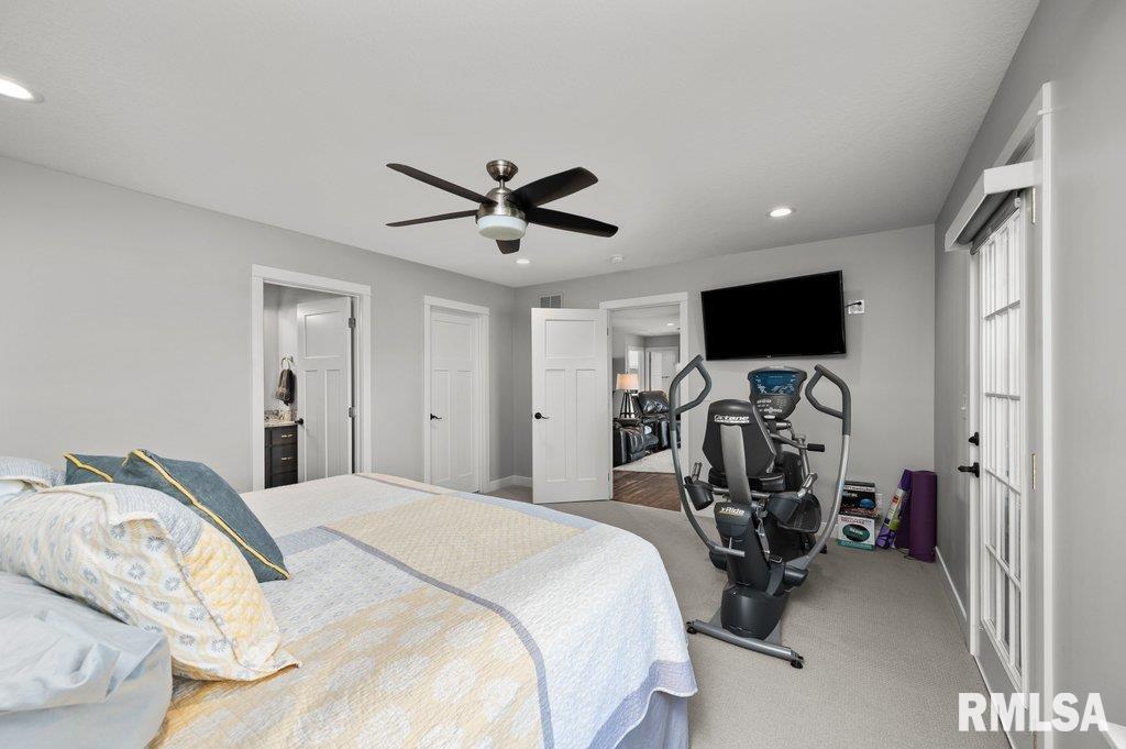 2405 South Shore Drive Moline, IL 61265 - Photo 21 of 38