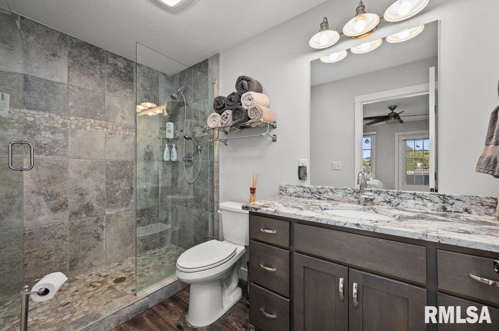 2405 South Shore Drive Moline, IL 61265 - Photo 22 of 38