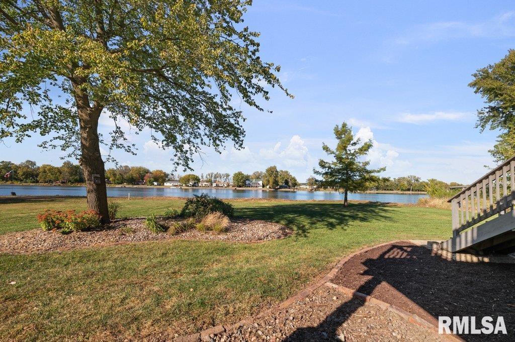 2405 South Shore Drive Moline, IL 61265 - Photo 35 of 38