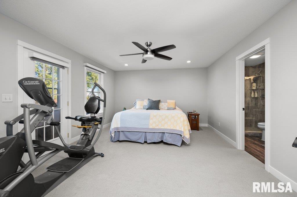 2405 South Shore Drive Moline, IL 61265 - Photo 5 of 38