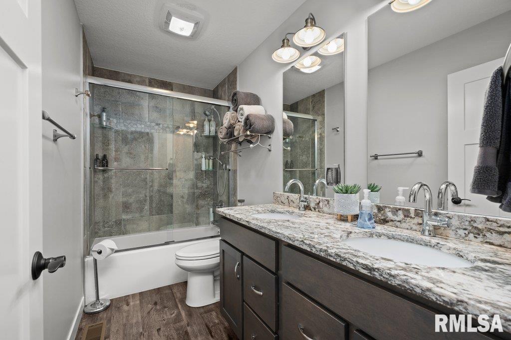 2405 South Shore Drive Moline, IL 61265 - Photo 6 of 38