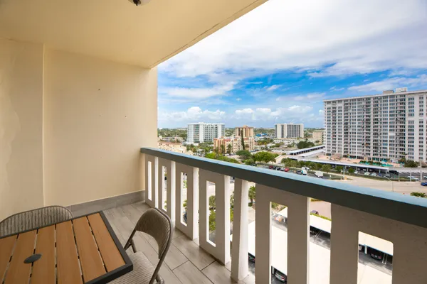 $2,400 | 305 North Pompano Beach Boulevard, Unit 1007, Pompano Beach, FL 33062