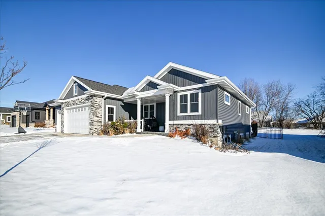 $739,900 | 816 Damascus Trail, Cottage Grove, WI 53527
