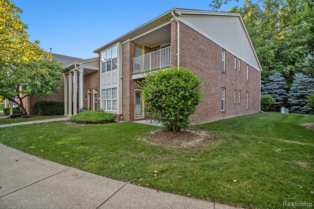 13439 Forest Ridge Boulevard Sterling Heights, MI 48313 - Photo 3 of 28