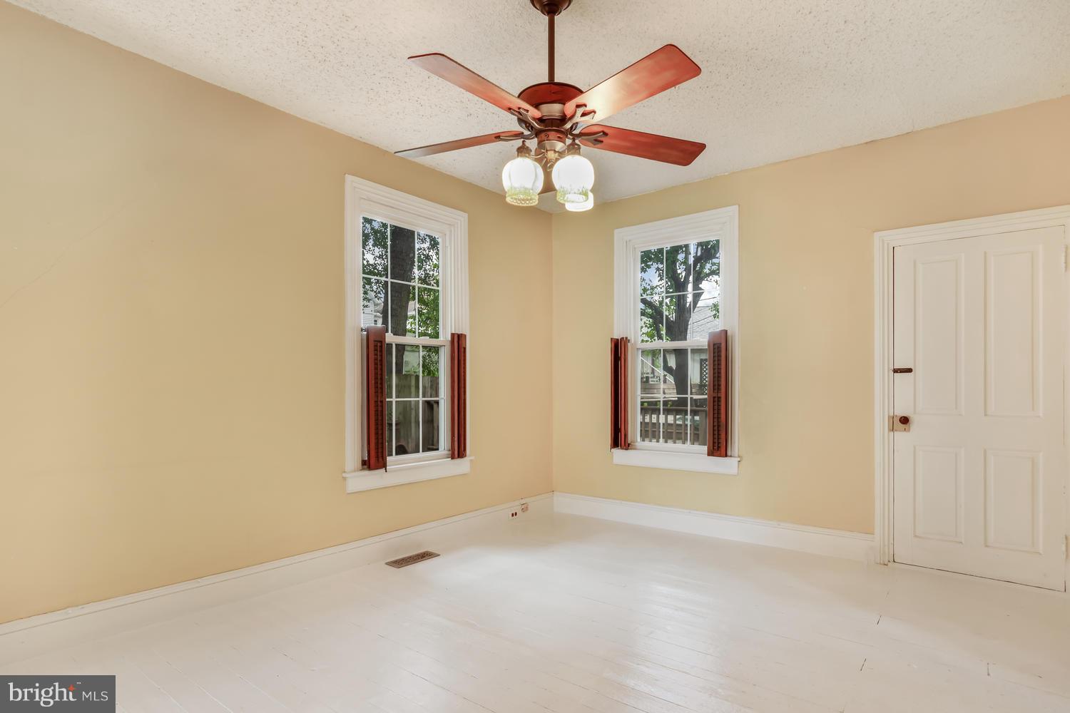 4 West Railroad Street Ridgely, MD 21660 - Photo 11 of 29 Warm & Inviting Dining Room
