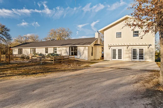 $1,200,000 | 510 Thousand Oaks Drive, Cedar Creek, TX 78612