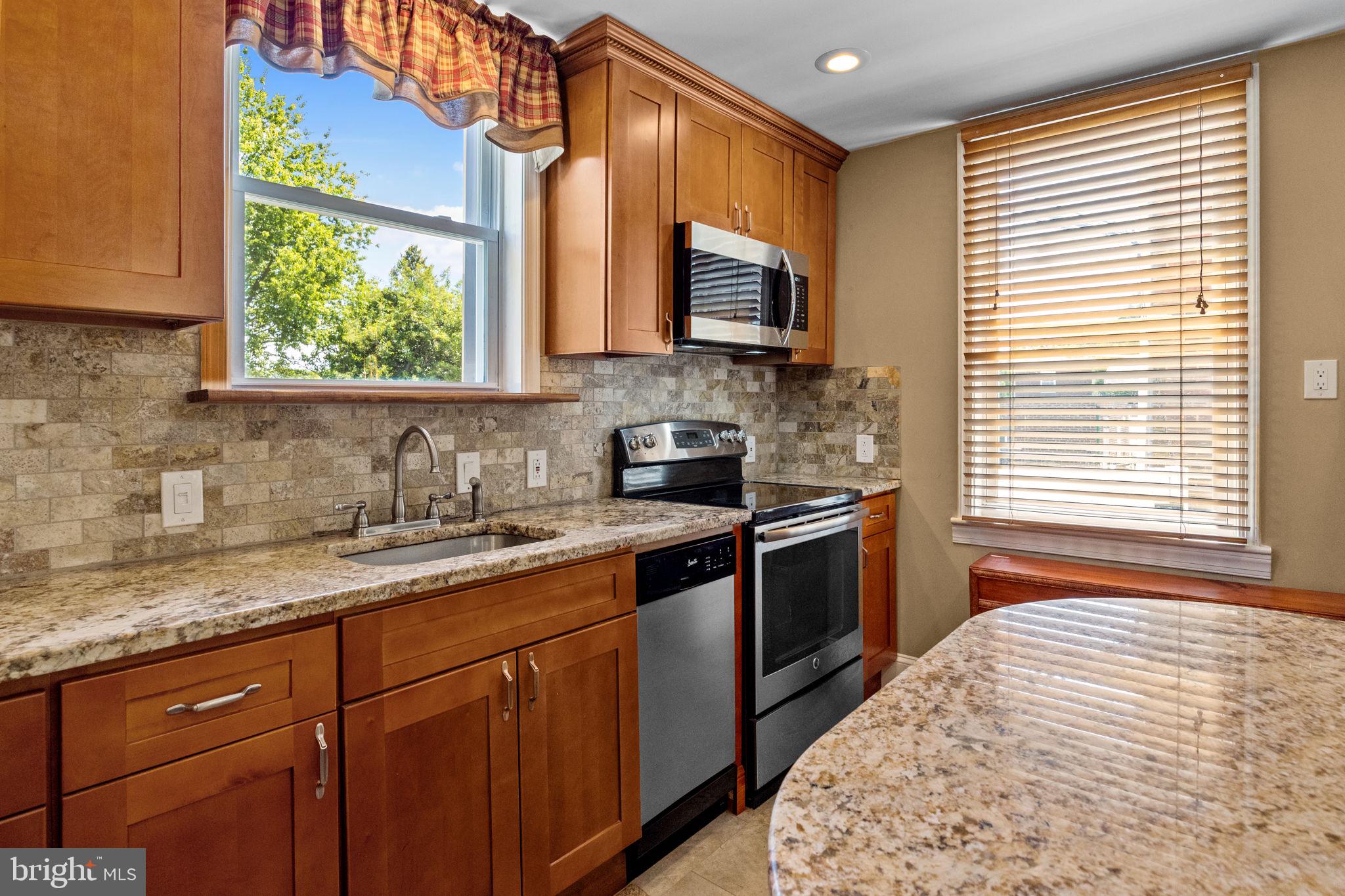 807 Hellerman Street Philadelphia, PA 19111 - Photo 13 of 32