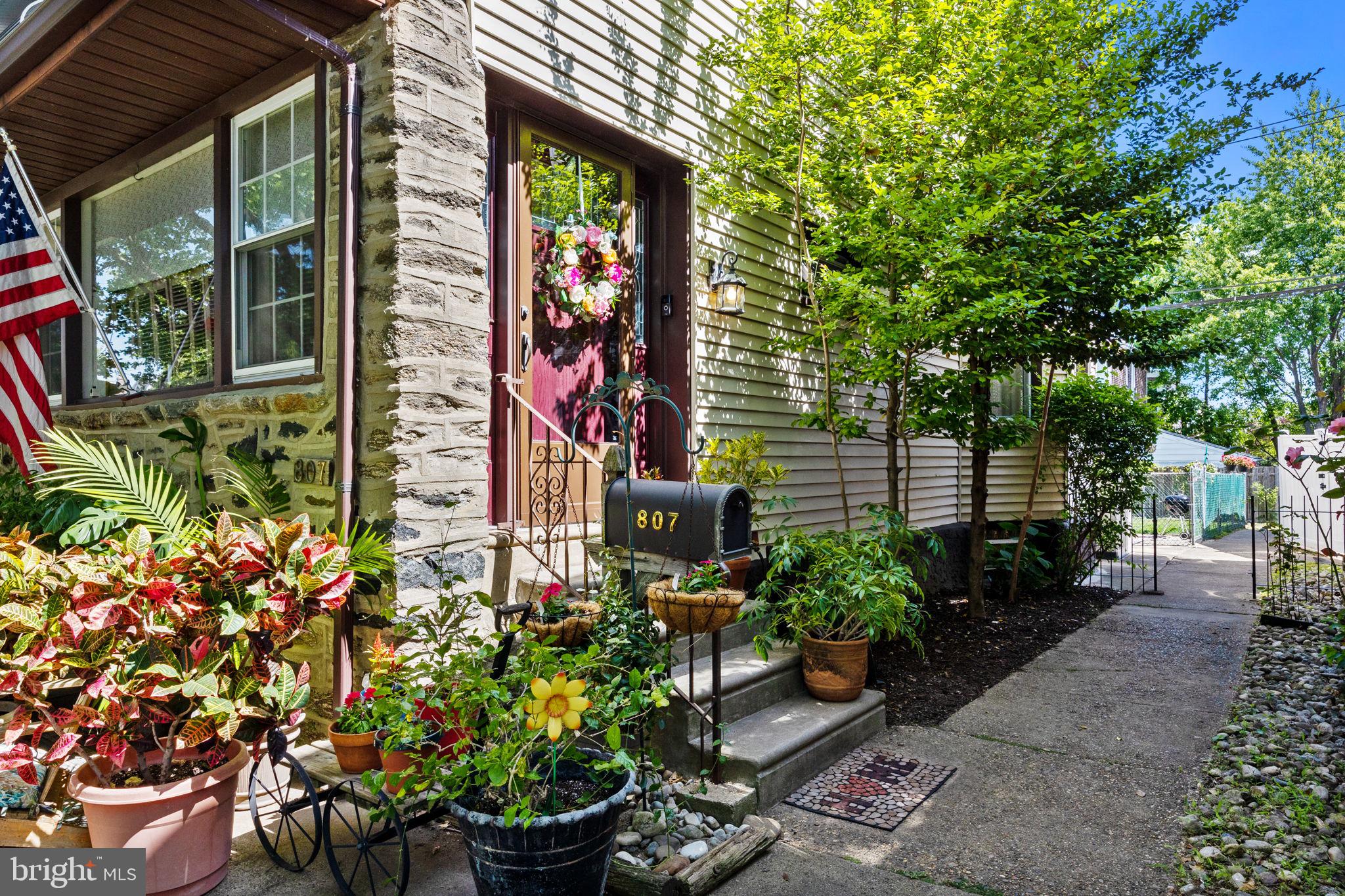 807 Hellerman Street Philadelphia, PA 19111 - Photo 3 of 32