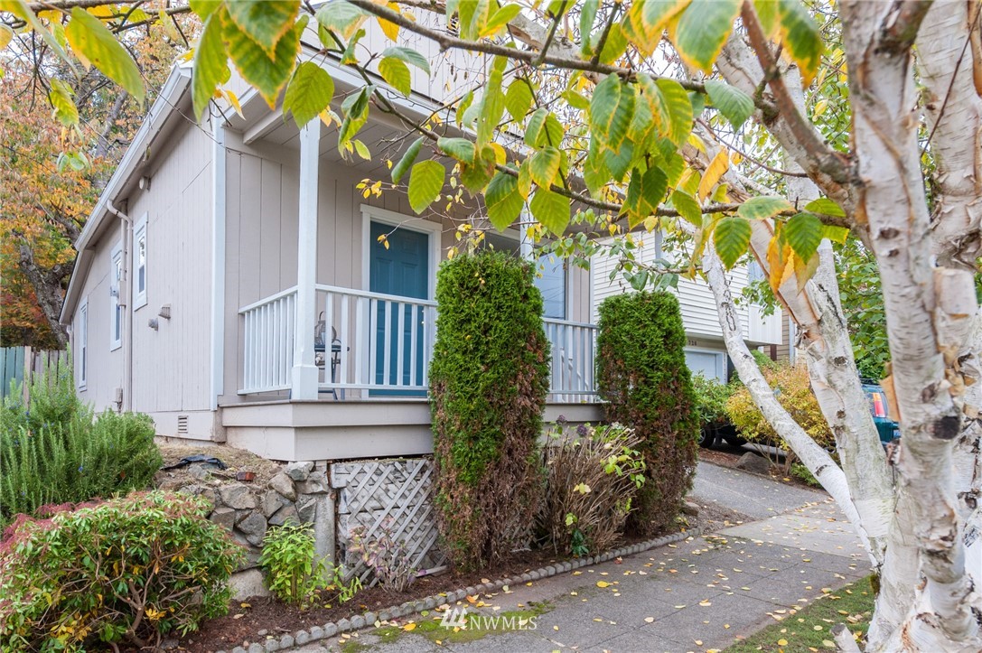 718 North 82nd Street Seattle, WA 98103 - Photo 2 of 21 Gallery Image 2