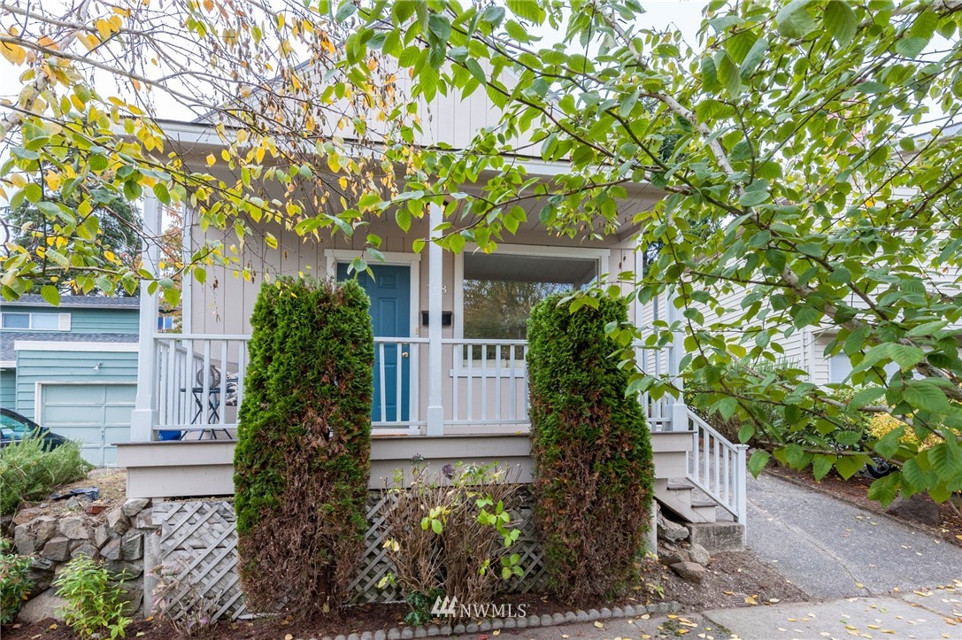 718 North 82nd Street Seattle, WA 98103 - Photo 3 of 21 Gallery Image 3