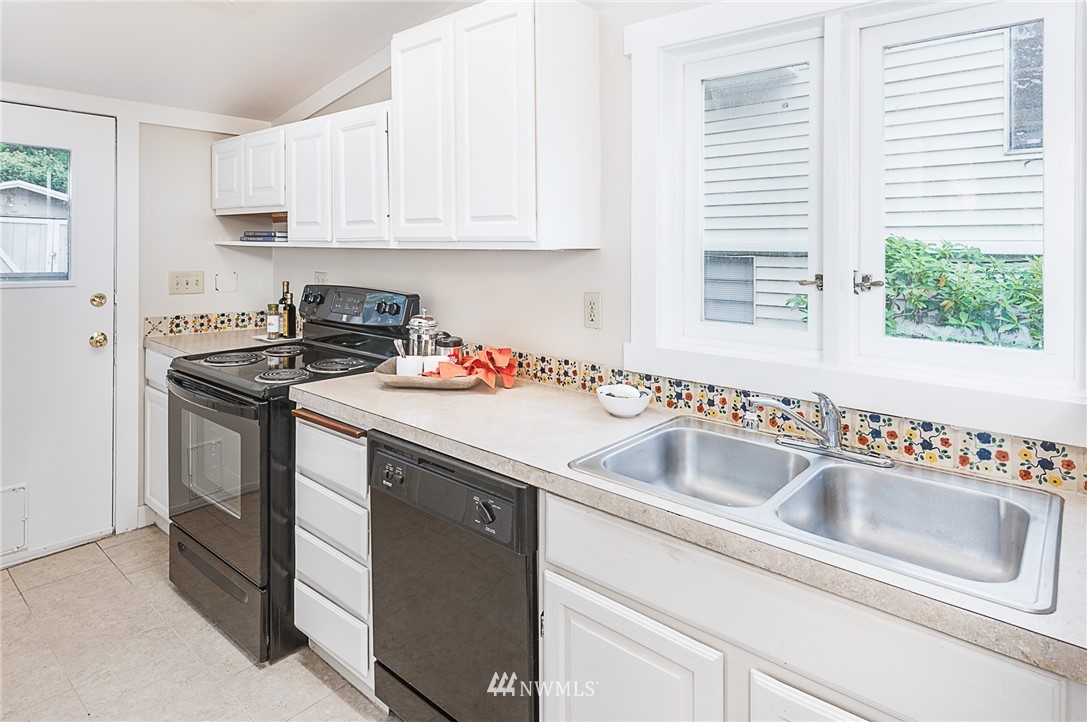 718 North 82nd Street Seattle, WA 98103 - Photo 10 of 21 Gallery Image 10