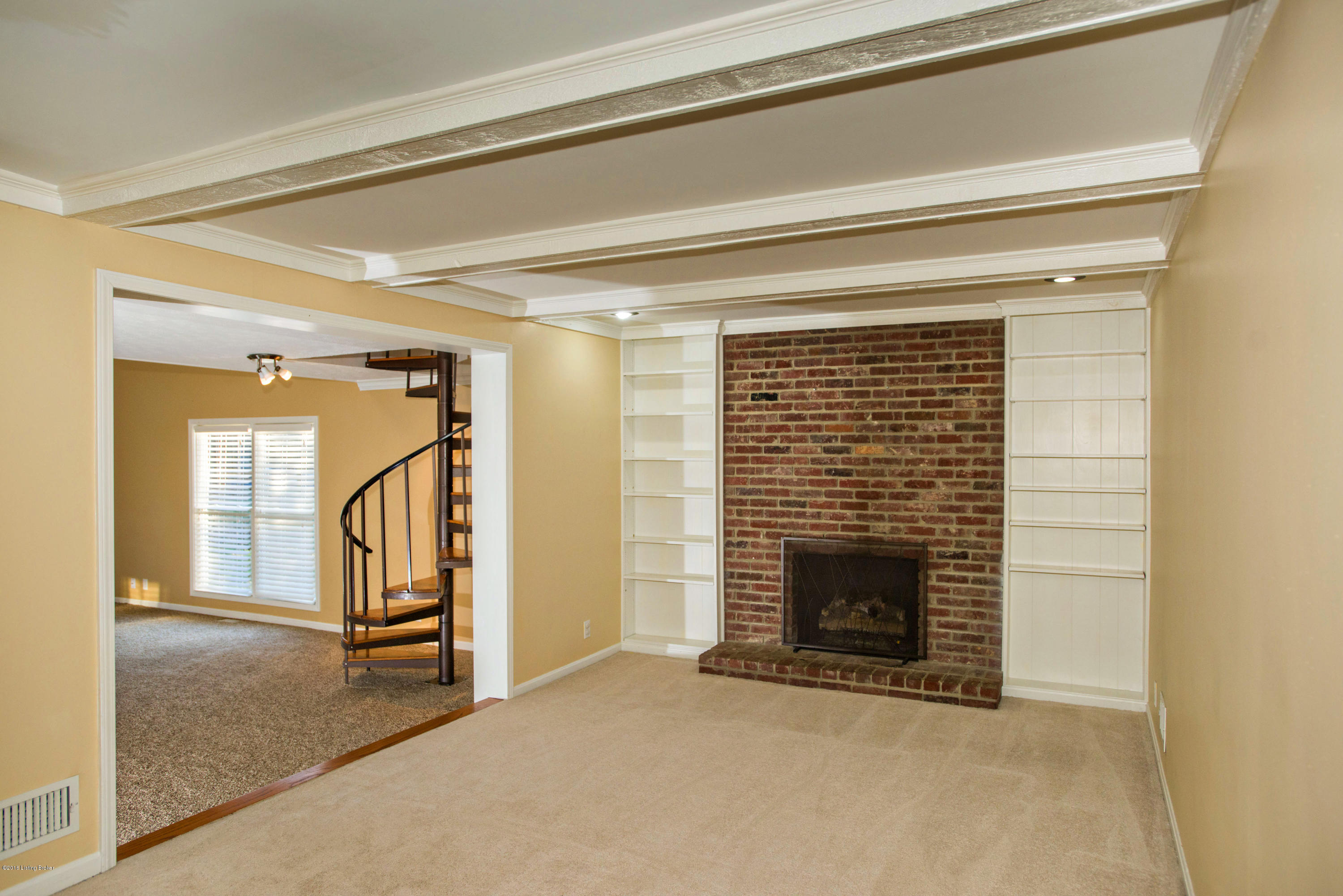 401 Colonel Way Pewee Valley, KY 40056 - Photo 9 of 35 Sitting Room