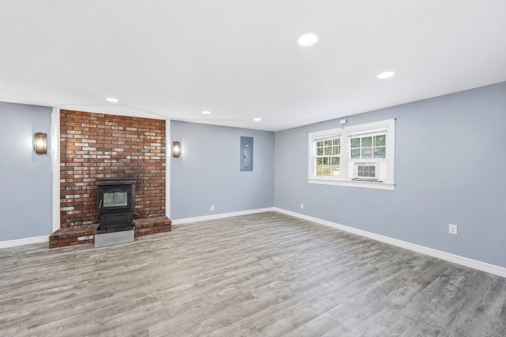 112 Walker Road Shirley, MA 01464 - Photo 27 of 41 Gallery Image 27