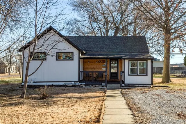 $250,000 | 608 North Madison Street, Spring Hill, KS 66083