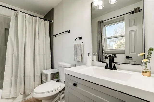 $250,000 | 608 North Madison Street, Spring Hill, KS 66083