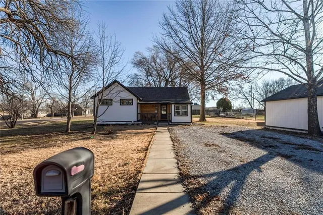 $250,000 | 608 North Madison Street, Spring Hill, KS 66083