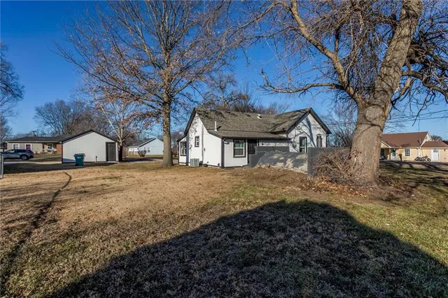 $250,000 | 608 North Madison Street, Spring Hill, KS 66083