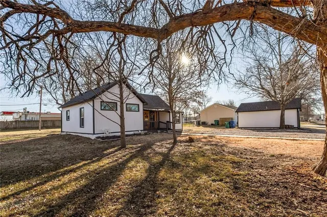 $250,000 | 608 North Madison Street, Spring Hill, KS 66083