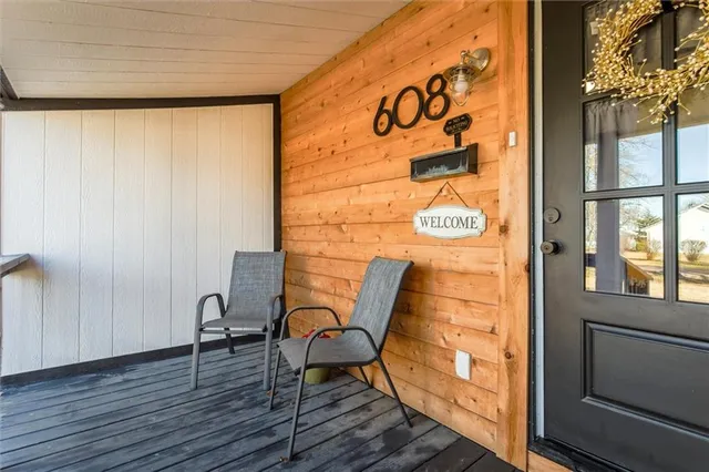 $250,000 | 608 North Madison Street, Spring Hill, KS 66083