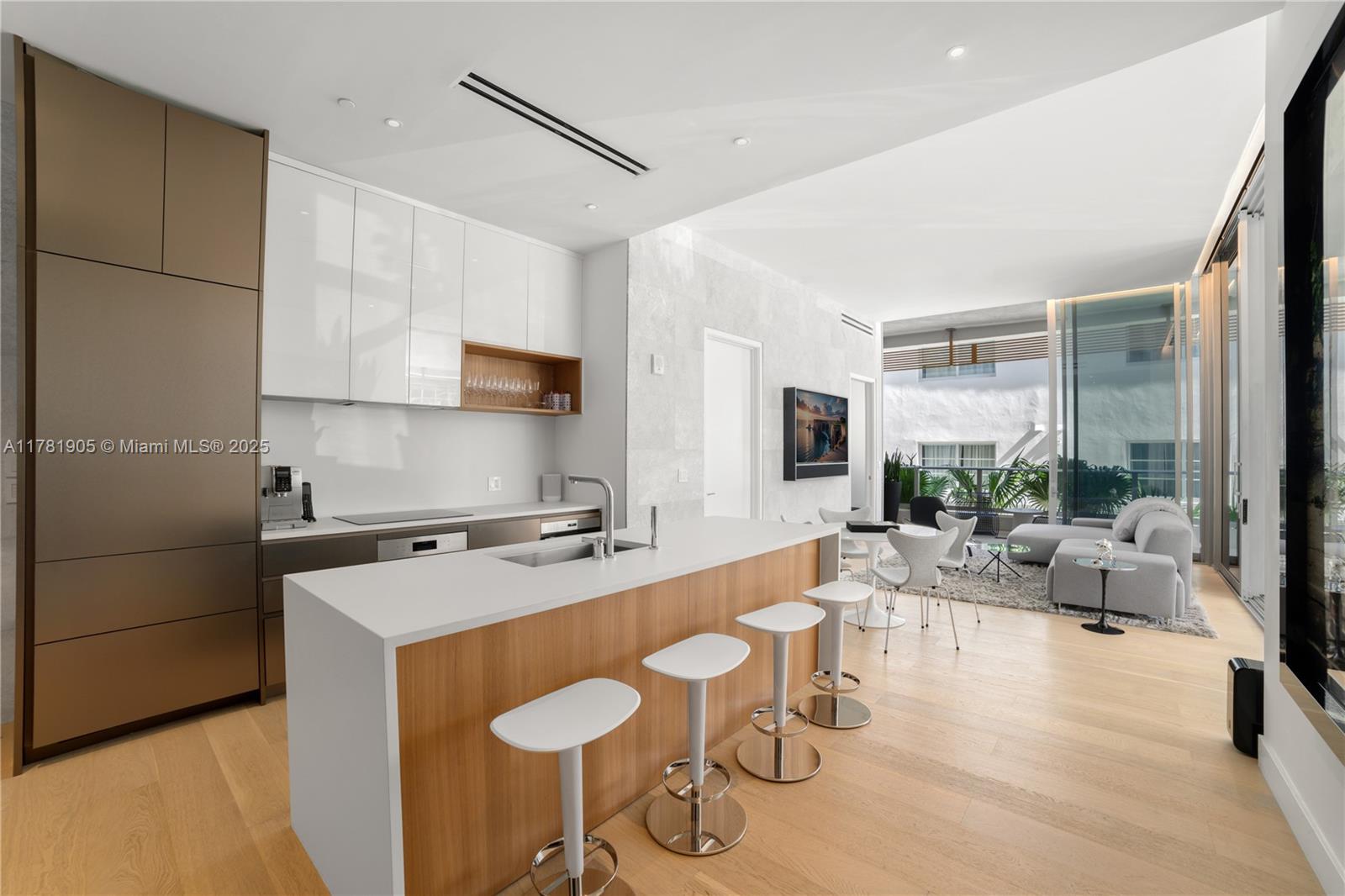 304 Ocean Drive, Unit 102 Miami Beach, FL 33139 - Photo 12 of 29