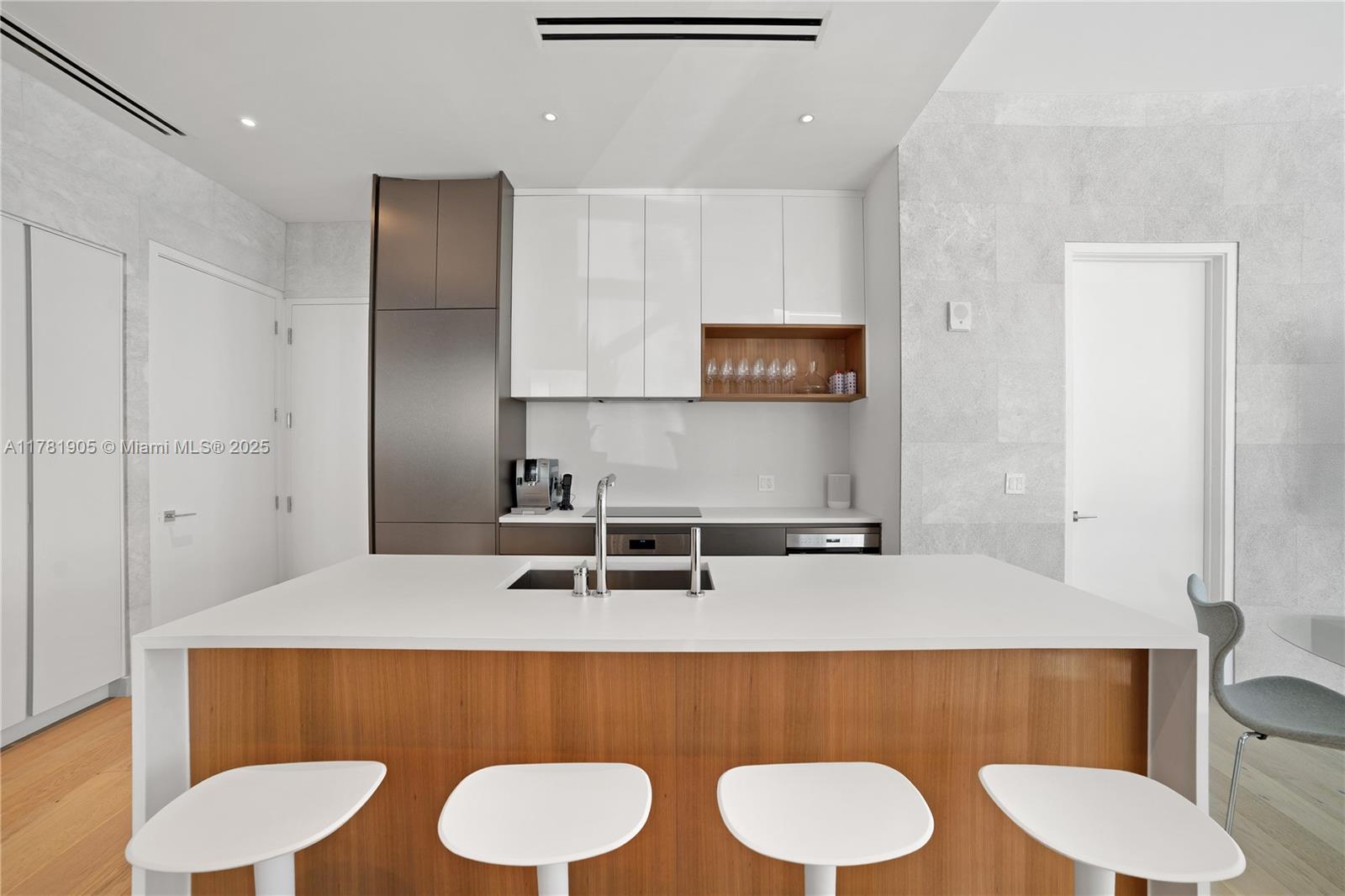 304 Ocean Drive, Unit 102 Miami Beach, FL 33139 - Photo 13 of 29