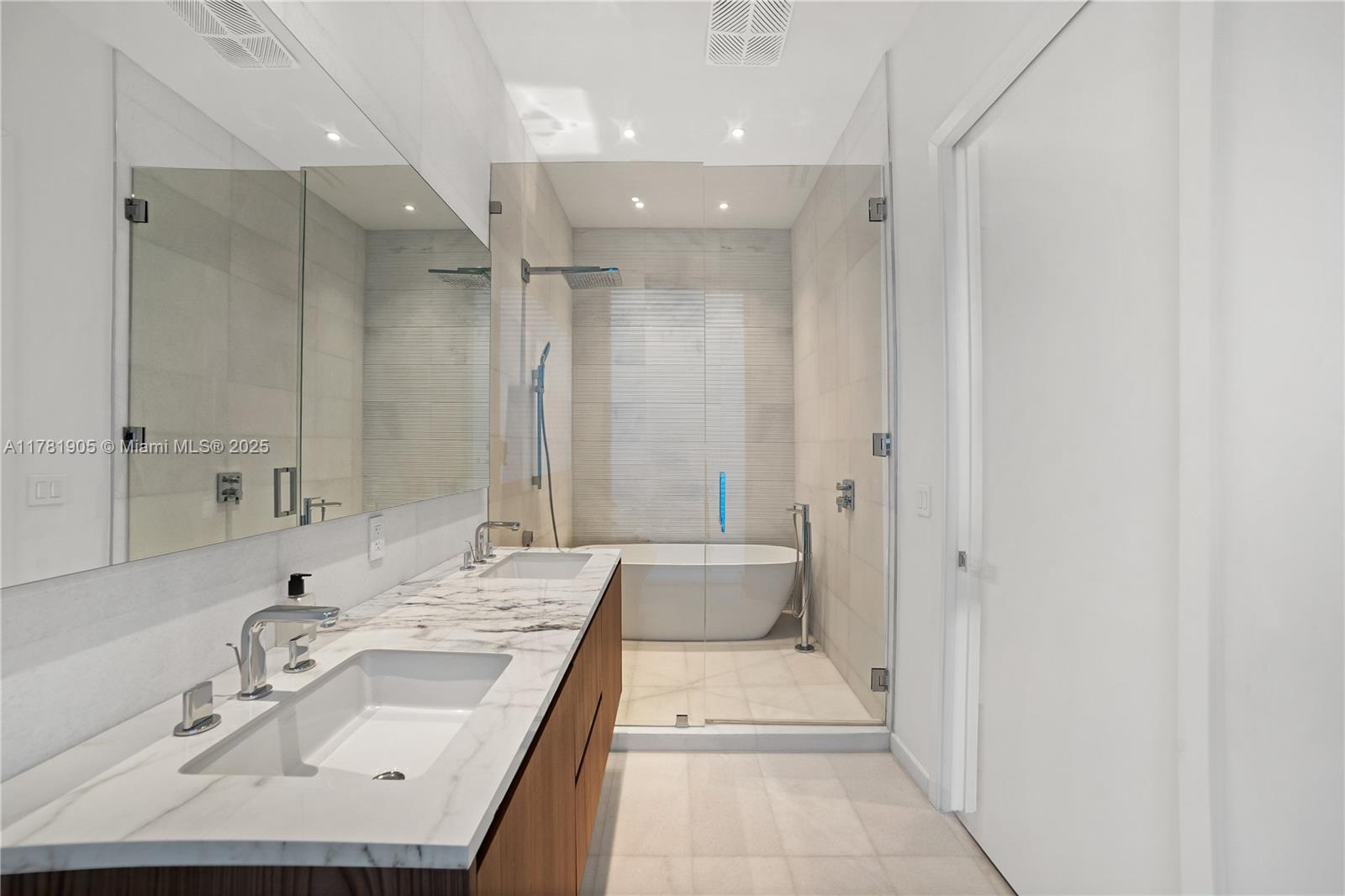 304 Ocean Drive, Unit 102 Miami Beach, FL 33139 - Photo 17 of 29