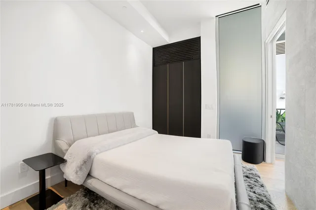 $2,695,000 | 304 Ocean Drive, Unit 102, Miami Beach, FL 33139