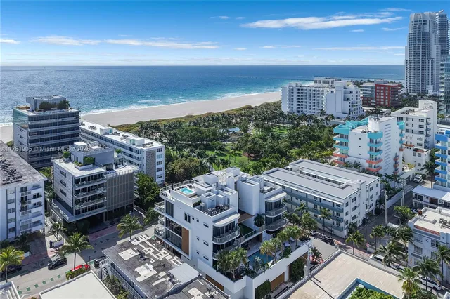 $2,695,000 | 304 Ocean Drive, Unit 102, Miami Beach, FL 33139