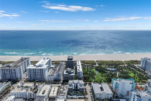 $2,695,000 | 304 Ocean Drive, Unit 102, Miami Beach, FL 33139