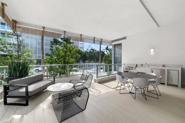 $2,695,000 | 304 Ocean Drive, Unit 102, Miami Beach, FL 33139