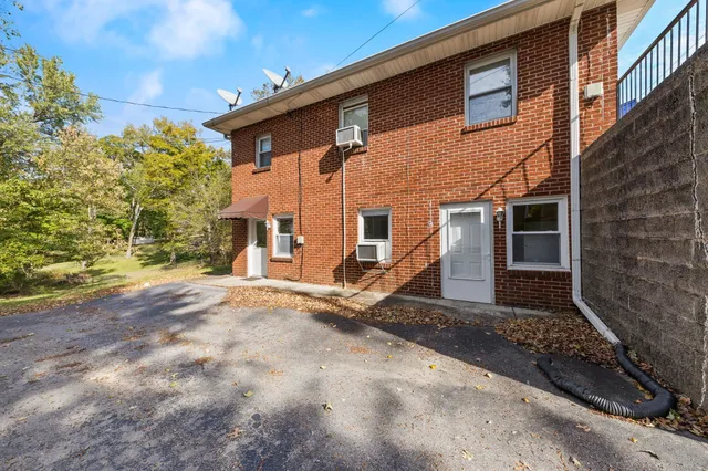 $795 | 521 Hawkins Road, Unit 3, Clarksville, TN 37040