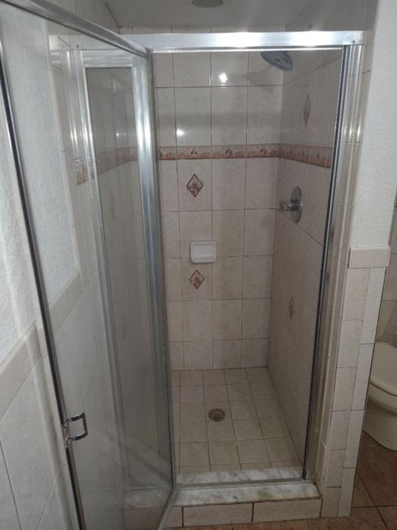 7101 Northwest 97th Avenue Tamarac, FL 33321 - Photo 14 of 23 a bathroom with a glass door shower