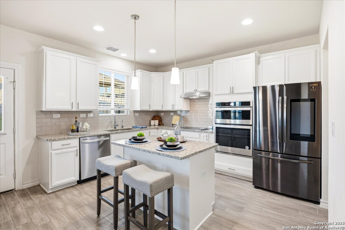 631 Ridgehorn Drive New Braunfels, TX 78130 - Photo 3 of 41